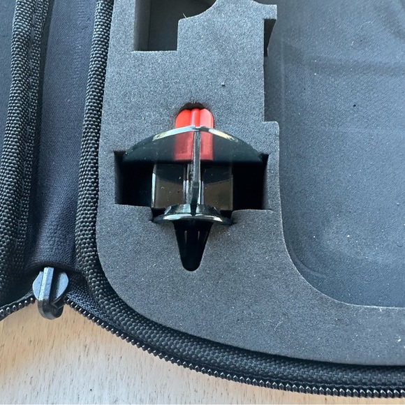 Black & Decker BullsEye Auto-Leveling Laser with Case BDL190S - Picture 10 of 15